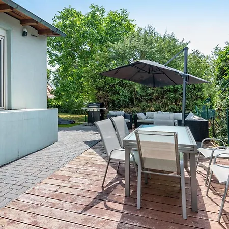 Дом отдыха Geraeumiges Haus Mit Garten Terasse